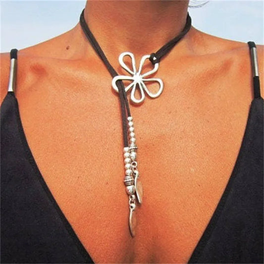 Ethnic Style Silver Flower Pendant Necklace – Vintage Beaded Leather Cord for Women, Beach Party Jewelry Gift